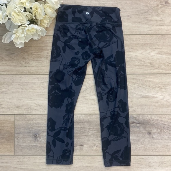 Lululemon | Brisk Bloom | Cropped Leggings - Picture 7 of 12